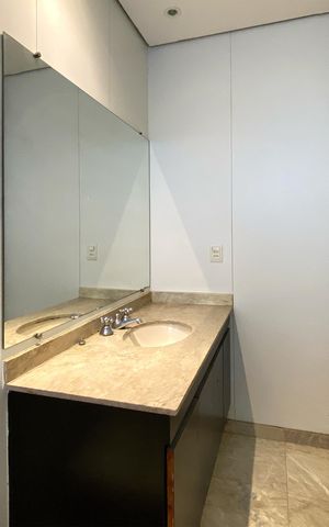 Apartamento à venda com 274m², 4 quartos e 3 vagas Apartamento à venda com 274m², 4 quartos e 3 vagasBanheiro da Suíte