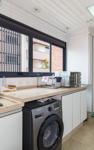 Apartamento à venda com 186m², 3 quartos e 4 vagas Apartamento à venda com 186m², 3 quartos e 4 vagasÁrea de Serviço