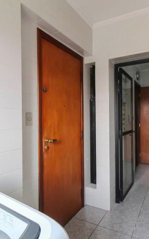 Apartamento à venda com 140m², 3 quartos e 3 vagas Apartamento à venda com 140m², 3 quartos e 3 vagasÁrea de Serviço