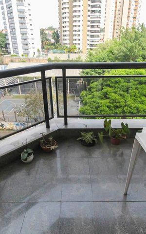 Apartamento à venda com 140m², 3 quartos e 3 vagas Apartamento à venda com 140m², 3 quartos e 3 vagasVaranda da Sala