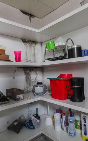 Apartamento à venda com 140m², 3 quartos e 3 vagas Apartamento à venda com 140m², 3 quartos e 3 vagasDespensa