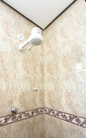 Apartamento para alugar com 71m², 2 quartos e 1 vaga Apartamento para alugar com 71m², 2 quartos e 1 vagaBanheiro