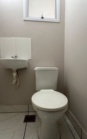 Casa para alugar com 85m², 2 quartos e 1 vaga Casa para alugar com 85m², 2 quartos e 1 vagaBanheiro
