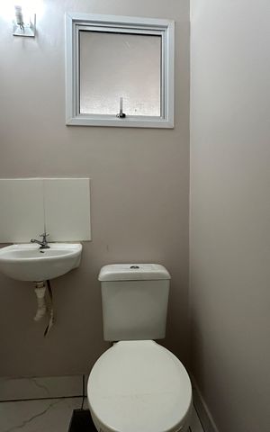 Casa para alugar com 85m², 2 quartos e 1 vaga Casa para alugar com 85m², 2 quartos e 1 vagaBanheiro
