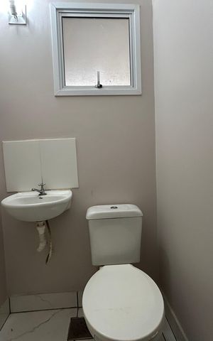 Casa para alugar com 85m², 2 quartos e 1 vaga Casa para alugar com 85m², 2 quartos e 1 vagaBanheiro