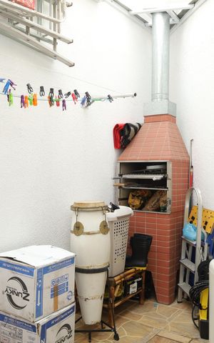Casa à venda com 136m², 2 quartos e 1 vagaÁrea de Serviço