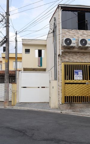 Casa à venda com 136m², 2 quartos e 1 vagaFachada do imóvel - Placa instalada no portão - Código da placa:VGEF-676