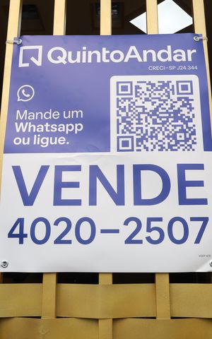 Casa à venda com 136m², 2 quartos e 1 vagaPlaca instalada no portão - Código da placa:VGEF-676