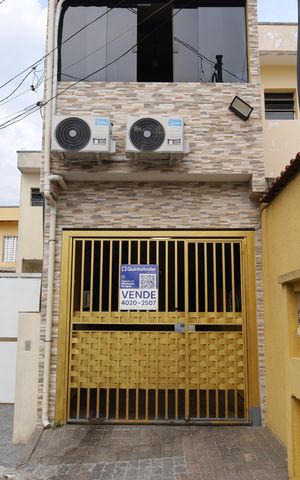 Casa à venda com 136m², 2 quartos e 1 vagaPlaca instalada no portão - Código da placa:VGEF-676