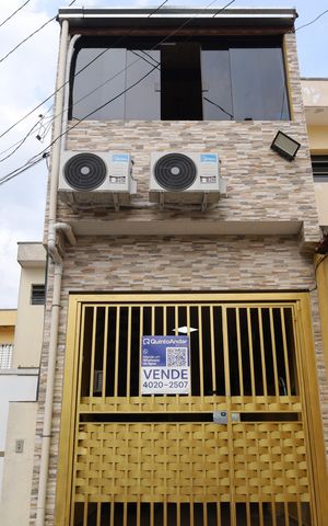 Casa à venda com 136m², 2 quartos e 1 vagaFachada do imóvel - Placa instalada no portão - Código da placa:VGEF-676