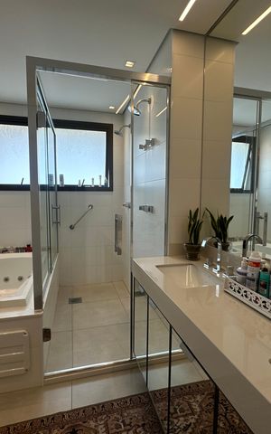 Apartamento à venda com 228m², 3 quartos e sem vaga Apartamento à venda com 228m², 3 quartos e sem vagaBanheiro da Sra