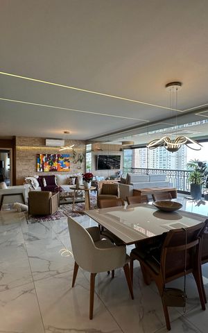 Apartamento à venda com 228m², 3 quartos e sem vaga Apartamento à venda com 228m², 3 quartos e sem vagaSala