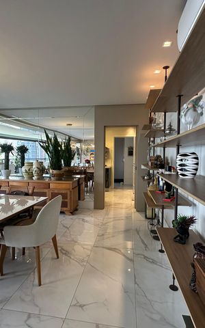 Apartamento à venda com 228m², 3 quartos e sem vaga Apartamento à venda com 228m², 3 quartos e sem vagaSala