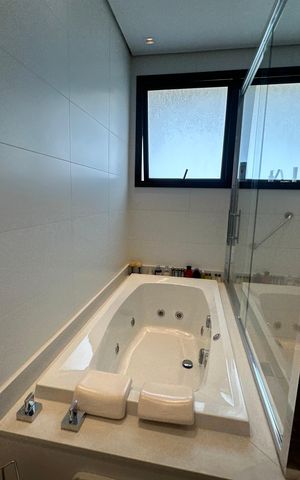 Apartamento à venda com 228m², 3 quartos e sem vaga Apartamento à venda com 228m², 3 quartos e sem vagaBanheiro da Sra