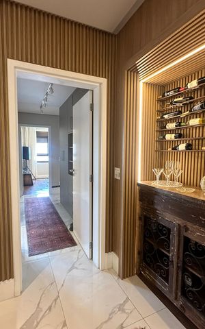 Apartamento à venda com 228m², 3 quartos e sem vaga Apartamento à venda com 228m², 3 quartos e sem vagaBar