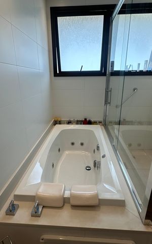 Apartamento à venda com 228m², 3 quartos e sem vaga Apartamento à venda com 228m², 3 quartos e sem vagaBanheiro da Sra