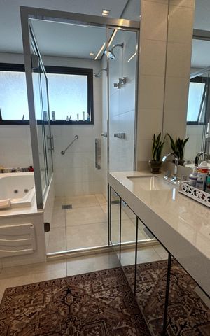 Apartamento à venda com 228m², 3 quartos e sem vaga Apartamento à venda com 228m², 3 quartos e sem vagaBanheiro da Sra