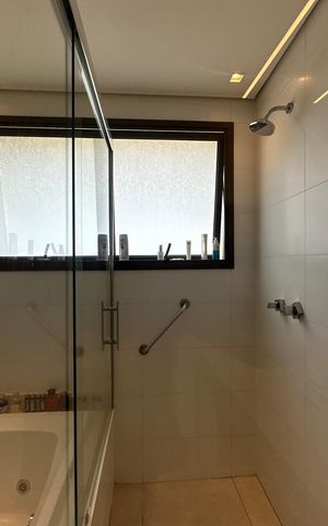 Apartamento à venda com 228m², 3 quartos e sem vaga Apartamento à venda com 228m², 3 quartos e sem vagaBanheiro da Sra
