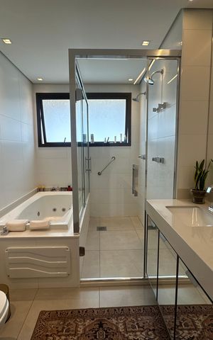 Apartamento à venda com 228m², 3 quartos e sem vaga Apartamento à venda com 228m², 3 quartos e sem vagaBanheiro da Sra