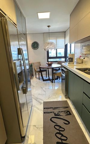 Apartamento à venda com 228m², 3 quartos e sem vaga Apartamento à venda com 228m², 3 quartos e sem vagaCozinha