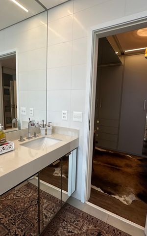 Apartamento à venda com 228m², 3 quartos e sem vaga Apartamento à venda com 228m², 3 quartos e sem vagaBanheiro da Sra