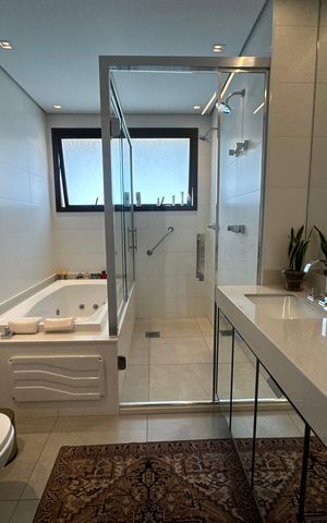 Apartamento à venda com 228m², 3 quartos e sem vaga Apartamento à venda com 228m², 3 quartos e sem vagaBanheiro da Sra