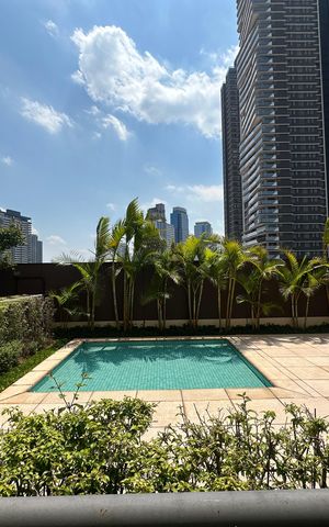 Apartamento à venda com 228m², 3 quartos e sem vaga Apartamento à venda com 228m², 3 quartos e sem vagaÁrea comum - Piscina