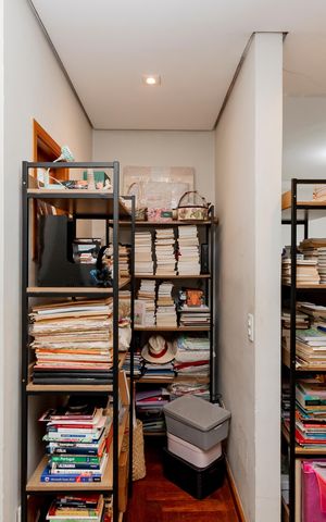 Casa de condomínio à venda com 365m², 4 quartos e 3 vagas Casa de condomínio à venda com 365m², 4 quartos e 3 vagasCloset da Suíte 1