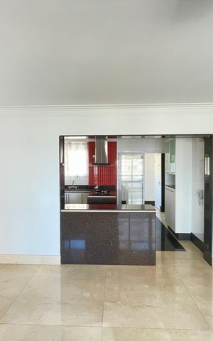Apartamento à venda com 113m², 3 quartos e 3 vagas Apartamento à venda com 113m², 3 quartos e 3 vagasCozinha