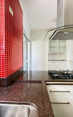 Apartamento à venda com 113m², 3 quartos e 3 vagas Apartamento à venda com 113m², 3 quartos e 3 vagasCozinha