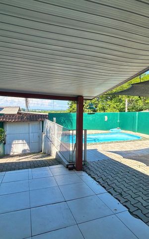 Casa à venda com 113m², 3 quartos e 2 vagas Casa à venda com 113m², 3 quartos e 2 vagasÁrea comum - Piscina