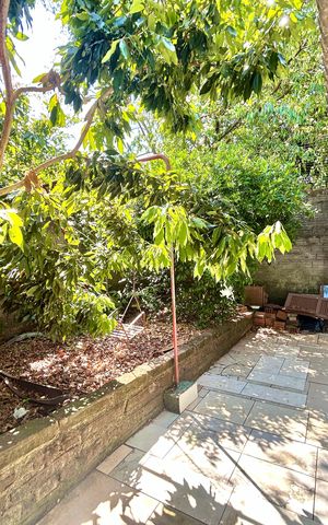 Casa à venda com 113m², 3 quartos e 2 vagas Casa à venda com 113m², 3 quartos e 2 vagasPátio