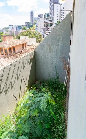Casa à venda com 330m², 4 quartos e 2 vagas Casa à venda com 330m², 4 quartos e 2 vagasQuintal
