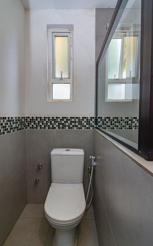 Casa à venda com 330m², 4 quartos e 2 vagas Casa à venda com 330m², 4 quartos e 2 vagasBanheiro da Suíte 1-1