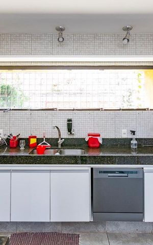 Casa à venda com 330m², 4 quartos e 2 vagas Casa à venda com 330m², 4 quartos e 2 vagasCozinha