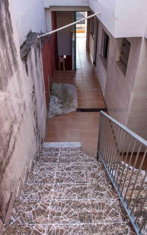 Casa à venda com 190m², 3 quartos e 3 vagasEscada