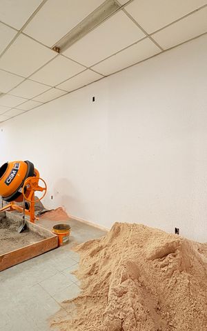 Casa à venda com 310m², 4 quartos e sem vagaSalão piso Inferior