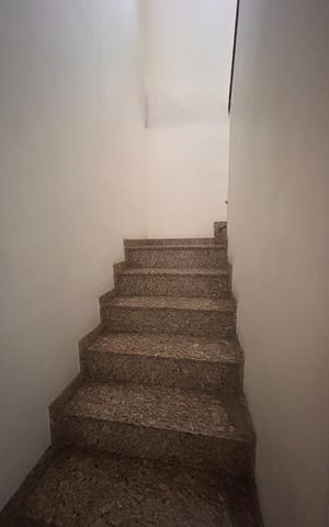 Casa à venda com 114m², 3 quartos e 2 vagas Casa à venda com 114m², 3 quartos e 2 vagasEscada