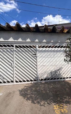 Casa à venda com 114m², 3 quartos e 2 vagas Casa à venda com 114m², 3 quartos e 2 vagasFachada