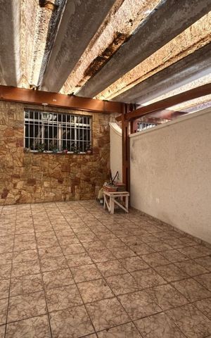 Casa à venda com 114m², 3 quartos e 2 vagas Casa à venda com 114m², 3 quartos e 2 vagasÁrea externa