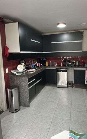 Casa de condomínio à venda com 709m², 4 quartos e sem vaga