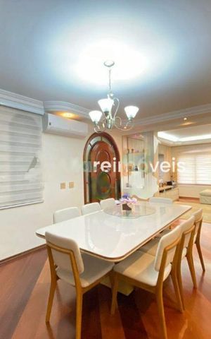 Casa à venda com 300m², 4 quartos e 4 vagas