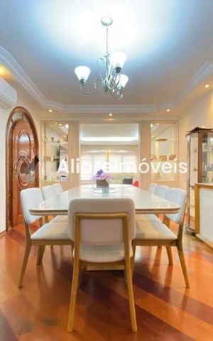 Casa à venda com 300m², 4 quartos e 4 vagas