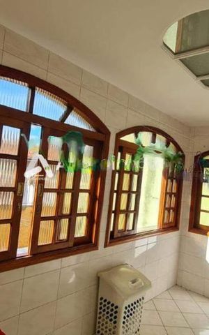 Casa à venda com 300m², 4 quartos e 4 vagas