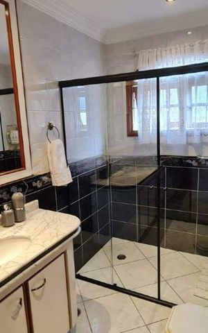 Casa à venda com 300m², 4 quartos e 4 vagas