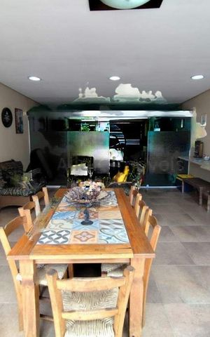 Casa à venda com 218m², 3 quartos e 2 vagas