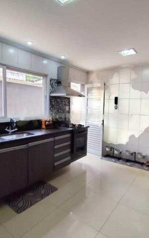 Casa à venda com 218m², 3 quartos e 2 vagas