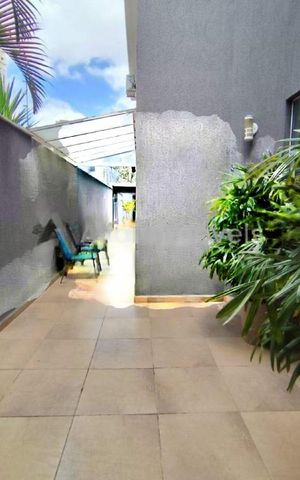 Casa à venda com 218m², 3 quartos e 2 vagas