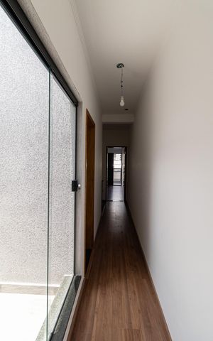 Casa à venda com 126m², 3 quartos e 2 vagas Casa à venda com 126m², 3 quartos e 2 vagasCorredor
