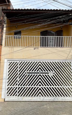 Casa para alugar com 125m², 3 quartos e 4 vagas Casa para alugar com 125m², 3 quartos e 4 vagasFachada